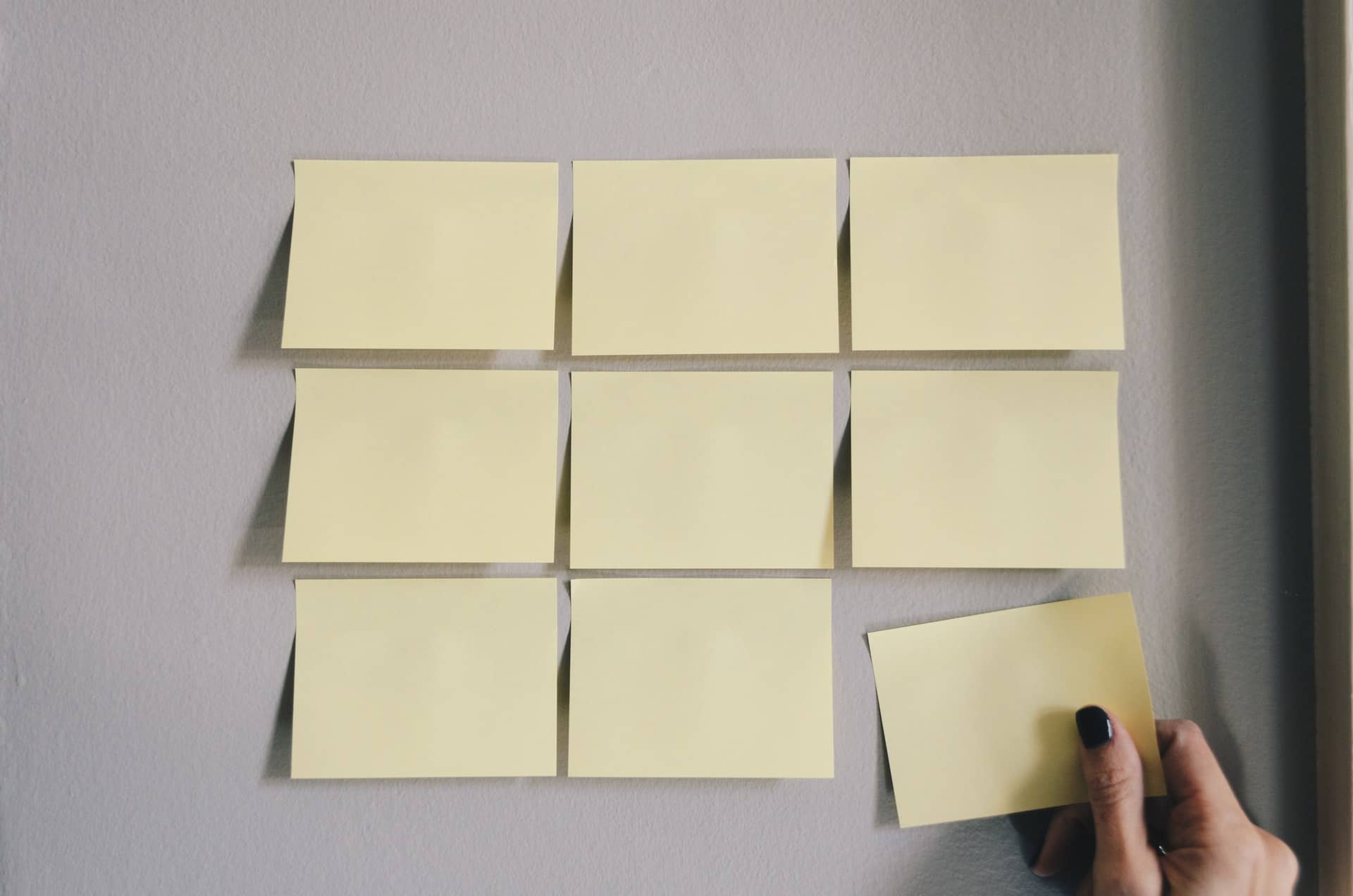 Ondernemerslessen escape room 2 In deze afbeelding zijn er 9 post-its en dit laat de ondernemerlessen uit de escape room op mooie wijze zien en hoe belangrijk het is om te pauzeren en reflecteren.