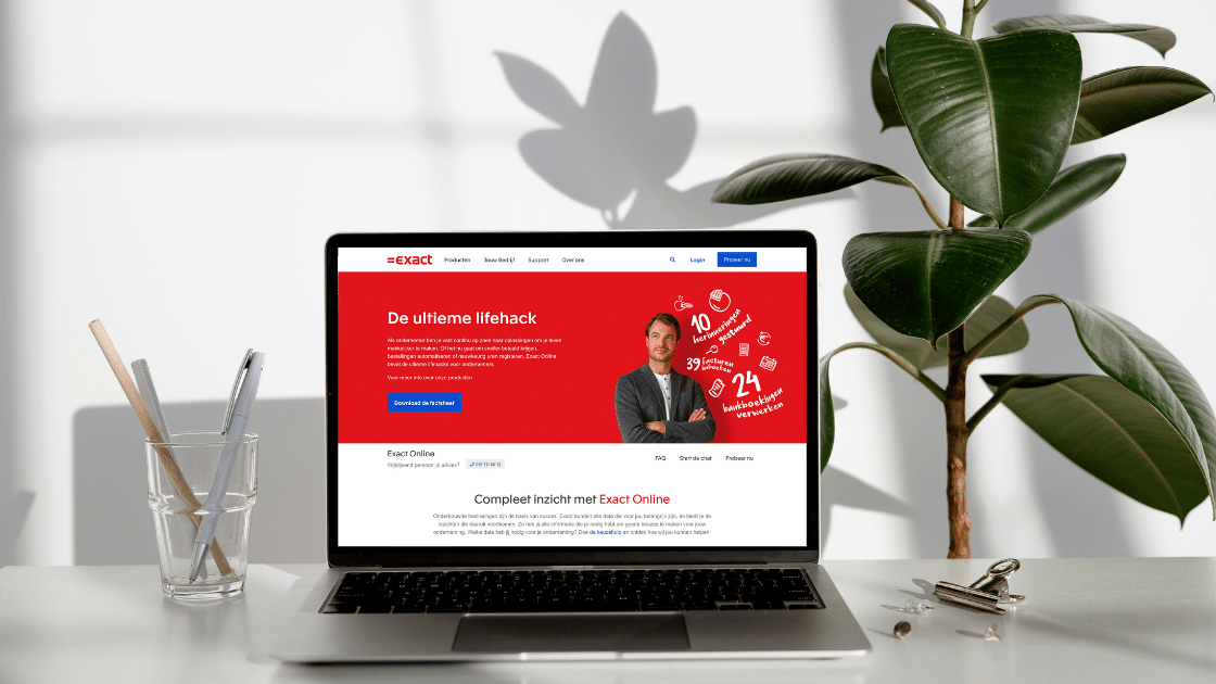 Op deze foto zie je een laptop met de software Exact Online open.